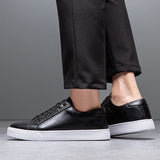 Seán - Chic Sneakers